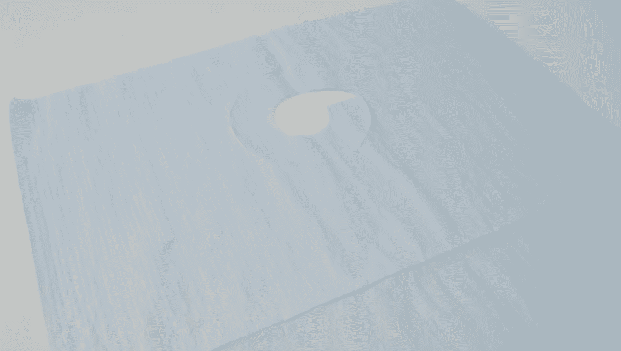 Baberos de papel y plástico para adultos con recogedores de migas para una limpieza fácil.